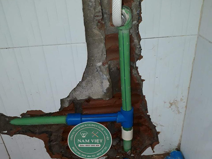 Sửa đường ống nước bị rò rỉ