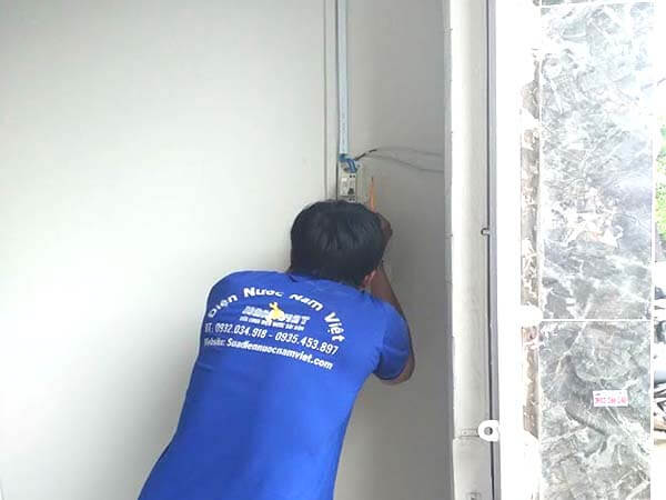 Thợ sửa điện chập âm tường TPHCM